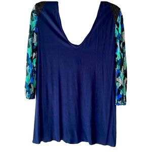 DO v-neck tunic in S/M, never worn